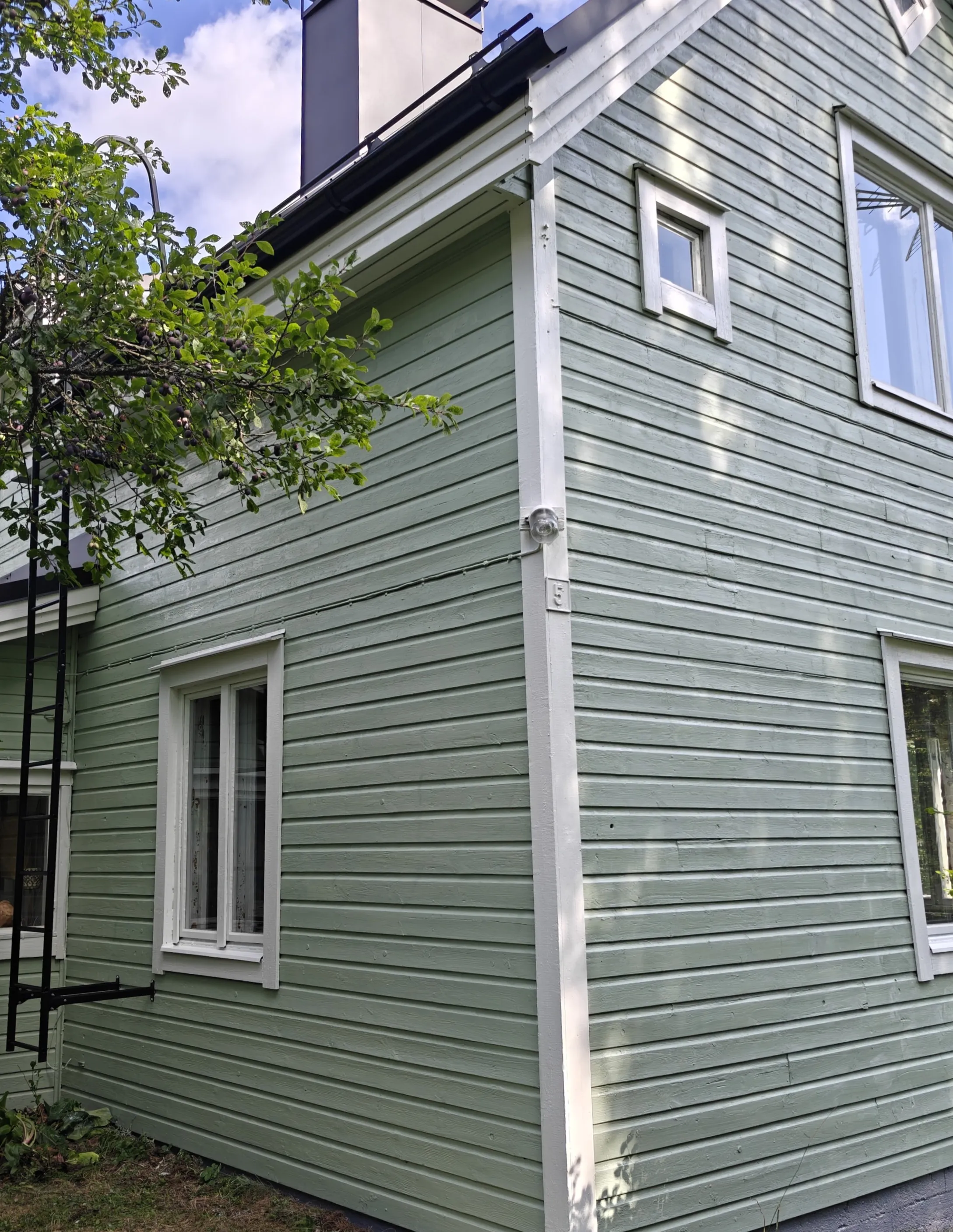 Facade painting, house gable — after